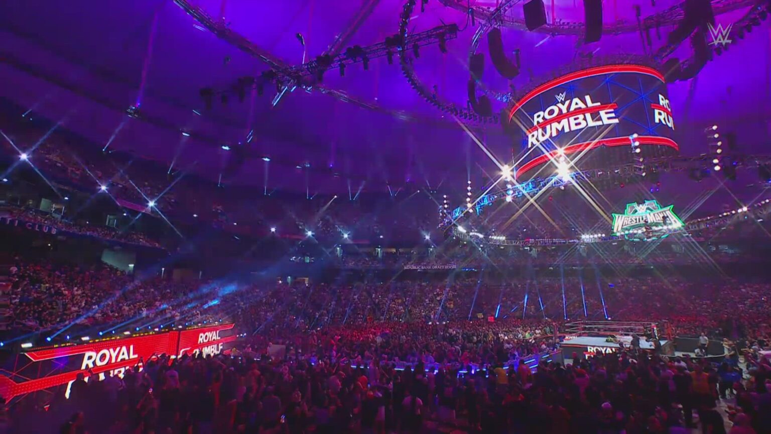 Royal Rumble pode ser realizado em duas noites