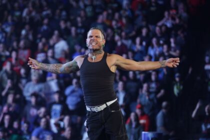 Jeff Hardy quer lutar contra Roman Reings