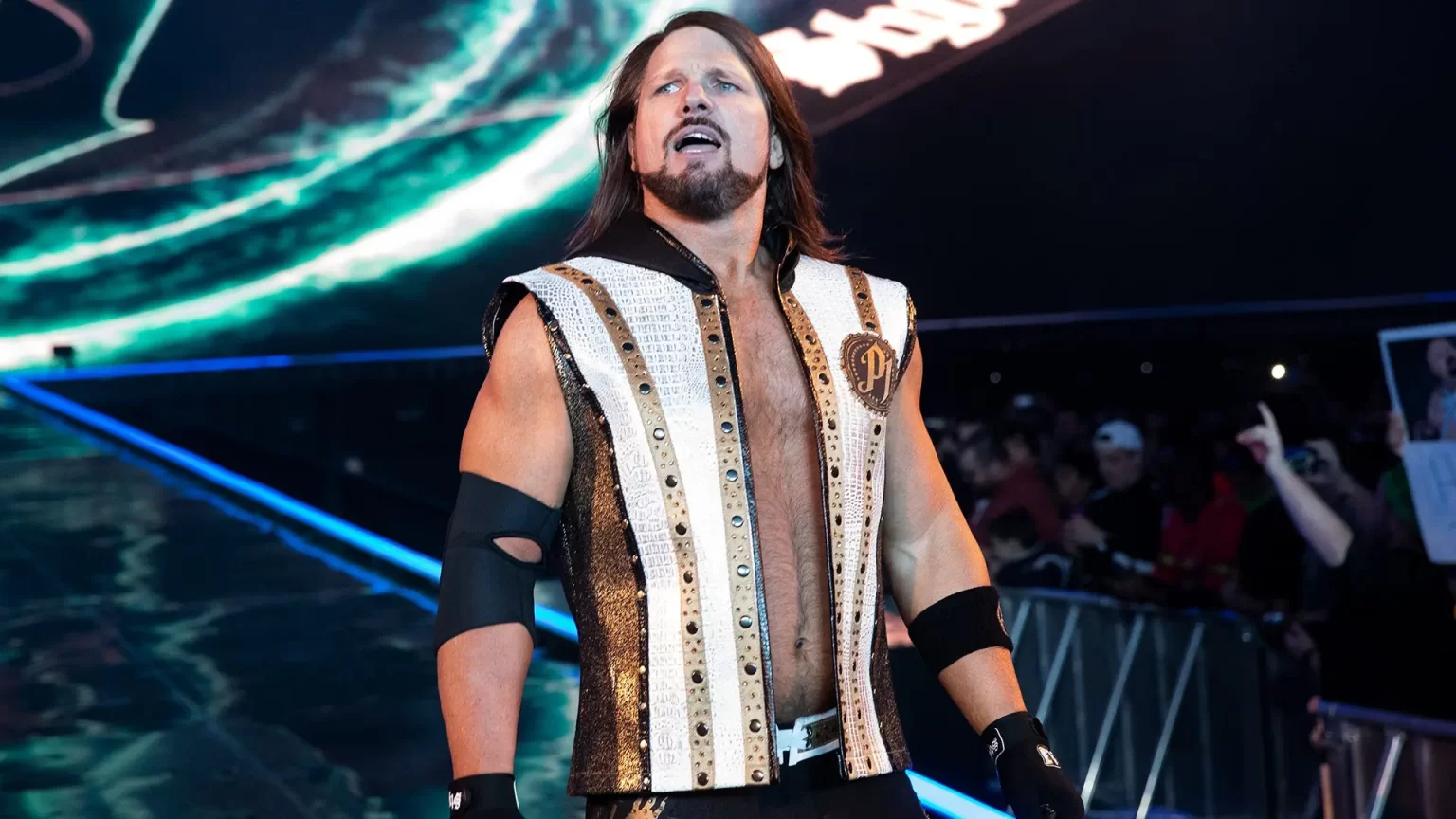AJ Styles fez seu retorno, mas se mostrou insatisfeito por ser eliminado por Logan Paul
