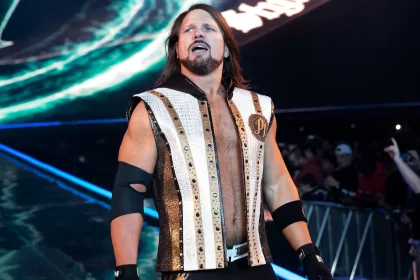 AJ Styles fez seu retorno, mas se mostrou insatisfeito por ser eliminado por Logan Paul