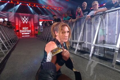 Becky Lynch com o Women's Intercontinental Championship