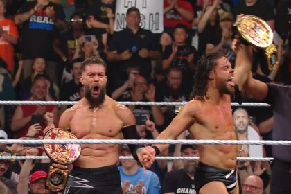 Finn Bálor e JD McDonagh com o WWE World Tag Team Championship