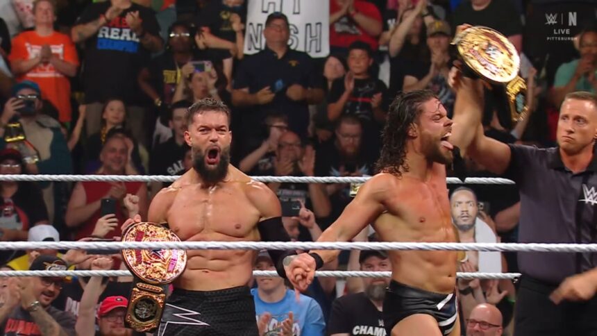 Finn Bálor e JD McDonagh com o WWE World Tag Team Championship