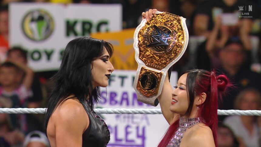 Rhea Ripley e IYO Sky no RAW