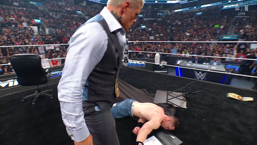 Cody Rhodes atacou John Cena no SmackDown