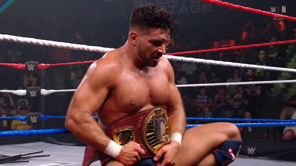 Ethan Page com o NXT North American Championship