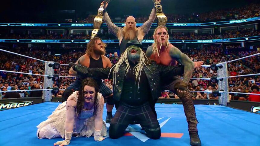 Wyatt Sicks com o WWE Tag Team Championship