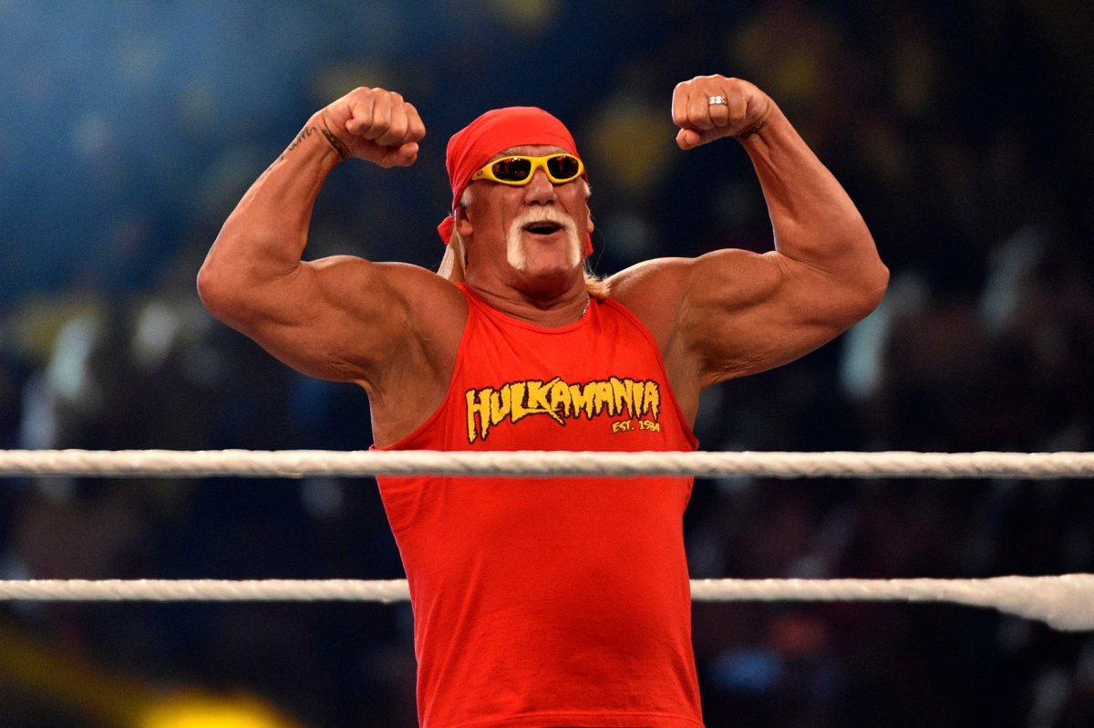 Hulk Hogan com camisa da Hulkmania