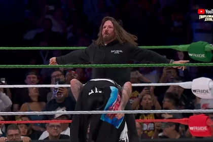 AJ Styles atacou Dominik Mysterio na AAA Triplemaina XXXIII