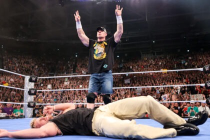 John Cena acertou Attitude Adjustment em Logan Paul