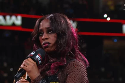 Naomi confirma gravidez no RAW