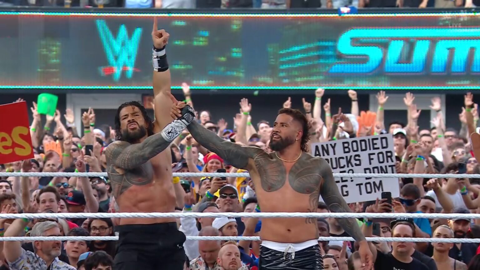Roman Reigns e Jey Uso vencem no SummerSlam