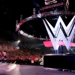 Logo da WWE em arena
