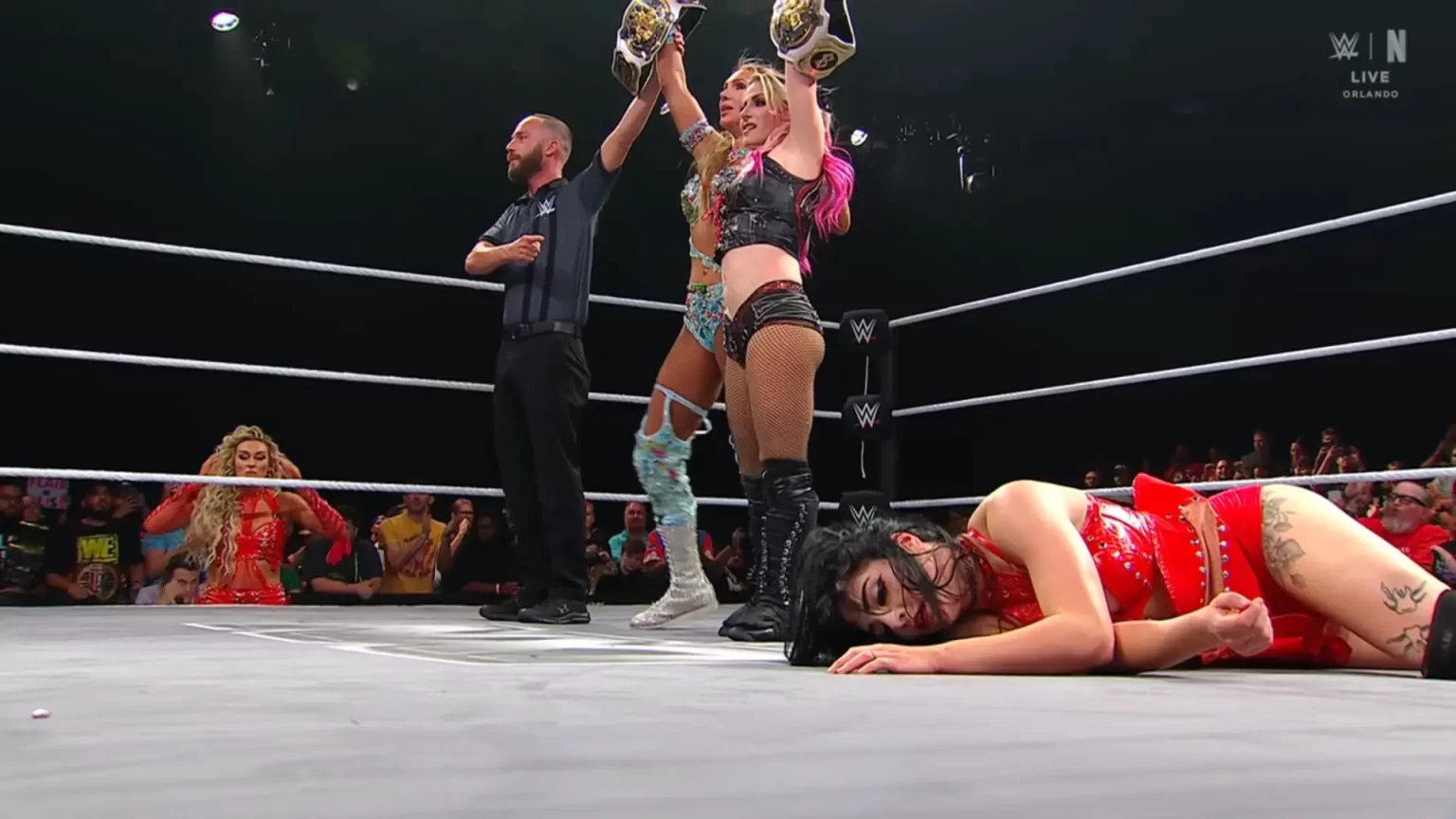 Charlotte Flair & Alexa Bliss seguem como campeãs de duplas no NXT Homecoming