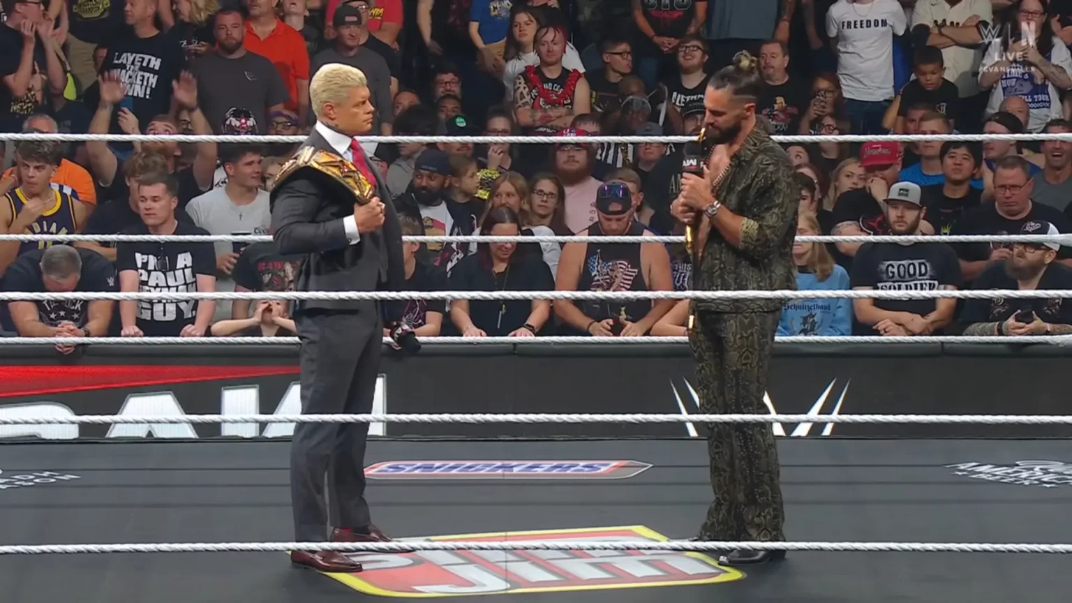 Cody Rhodes ficam cara a cara no RAW
