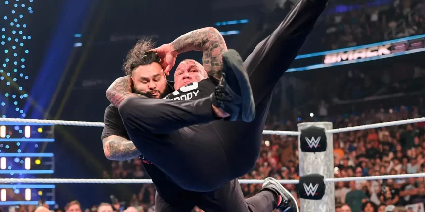 Randy Orton salva Cody Rhodes no SmackDown