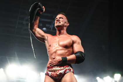 Ricky Saints com o NXT Championship no NXT No Mercy 2025