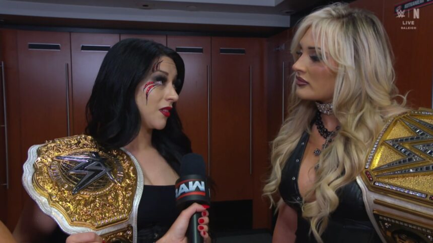 Stephanie Vaquer e Tiffany Stratton no RAW