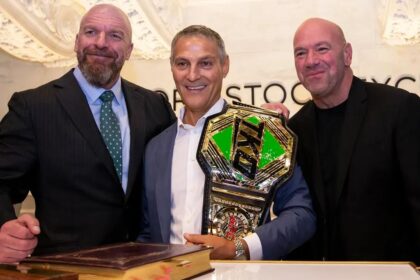 Triple H, da WWE, Mark Shapiro, da TKO, e Dana White, do UFC, juntos em evento