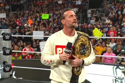 CM Punk durante promo no RAW