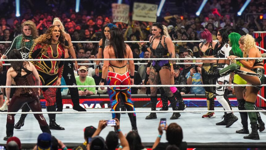 superstars no ringue mostrando como funciona o Royal Rumble e suas regras
