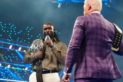 Oba Femi confronta Cody Rhodes e afirma que seu tempo chegou ao fim