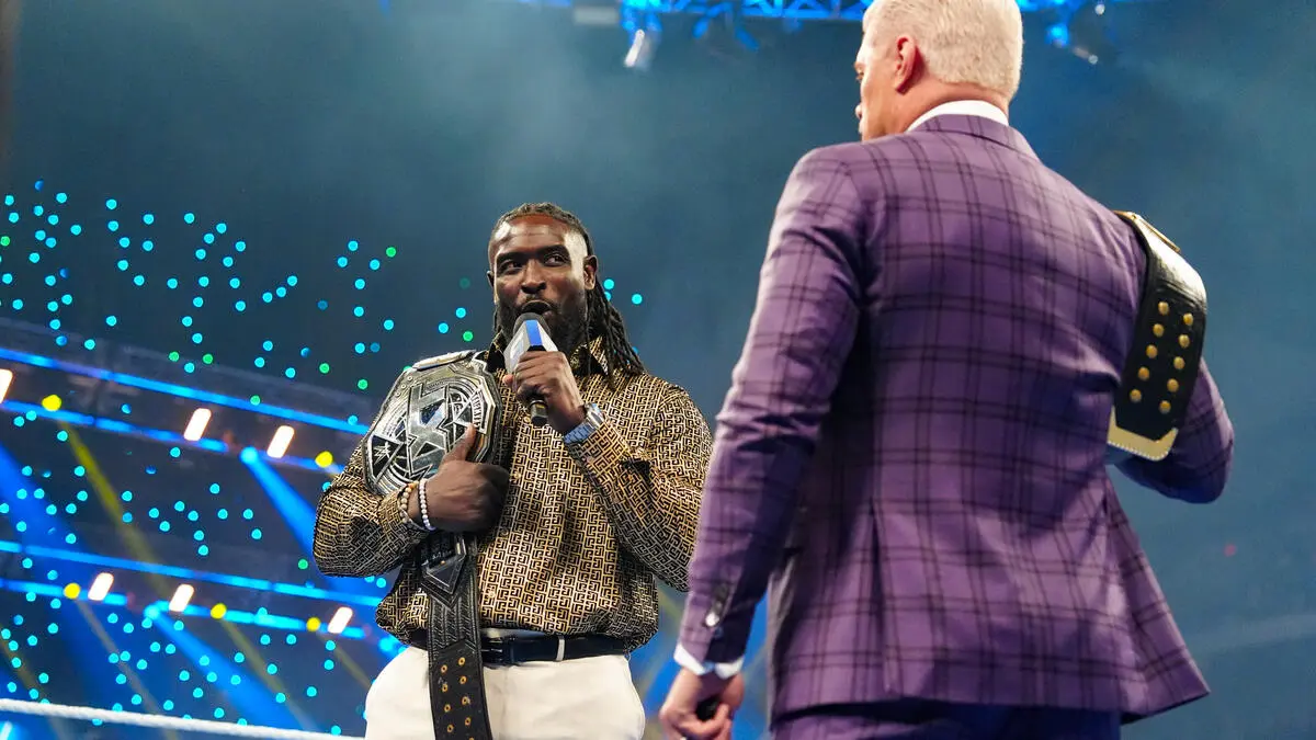 Oba Femi confronta Cody Rhodes e afirma que seu tempo chegou ao fim