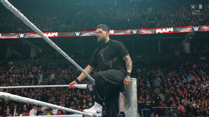 Finn Bálor atacou CM Punk no Monday Night RAW