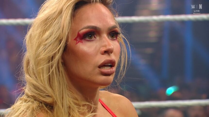 Maxxine Dupri em combate no RAW