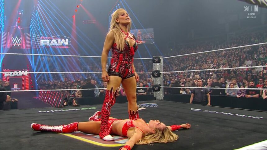 Natalya ataca Maxxine Dupri durante o RAW