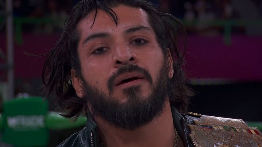Santos Escobar aparece na Lucha Libre AAA