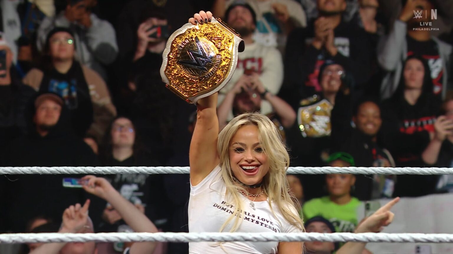 Liv Morgan ergue o Women’s World Championship no Monday Night RAW