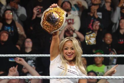 Liv Morgan ergue o Women’s World Championship no Monday Night RAW