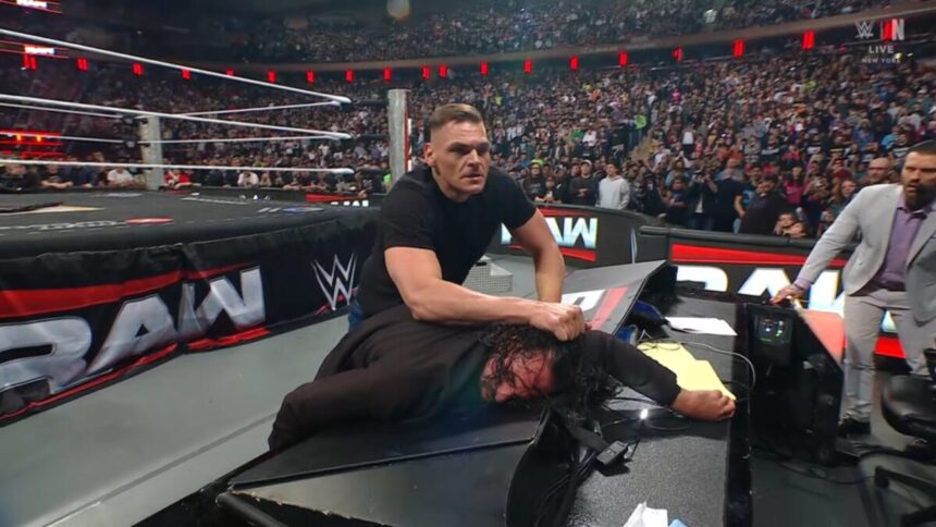 Gunther atacou Seth Rollins no RAW do dia 30 de março de 2026