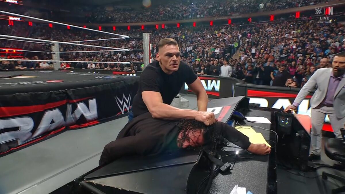 Gunther atacou Seth Rollins no RAW do dia 30 de março de 2026