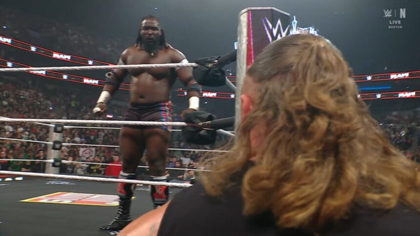 Oba Femi atacou novamente Brock Lesnar no RAW do dia 23 de março de 2026