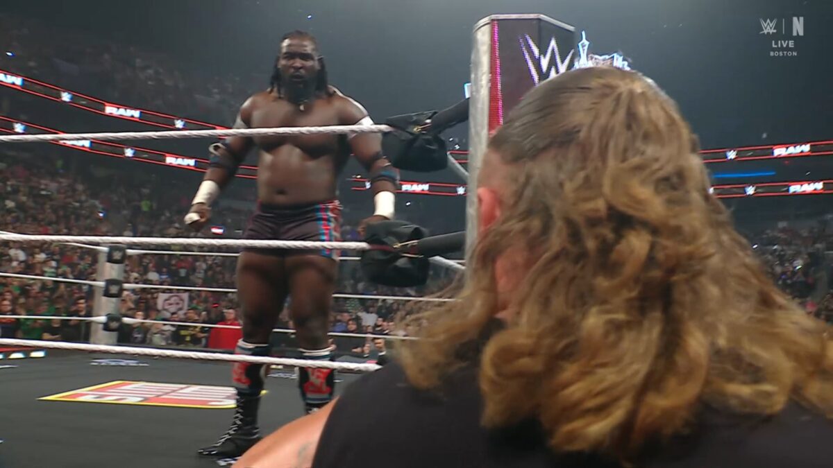 Oba Femi atacou novamente Brock Lesnar no RAW do dia 23 de março de 2026