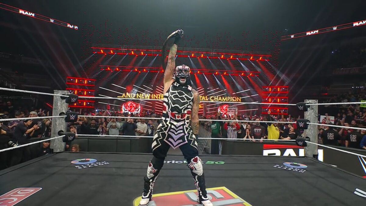 Penta com o Intercontinental Championship