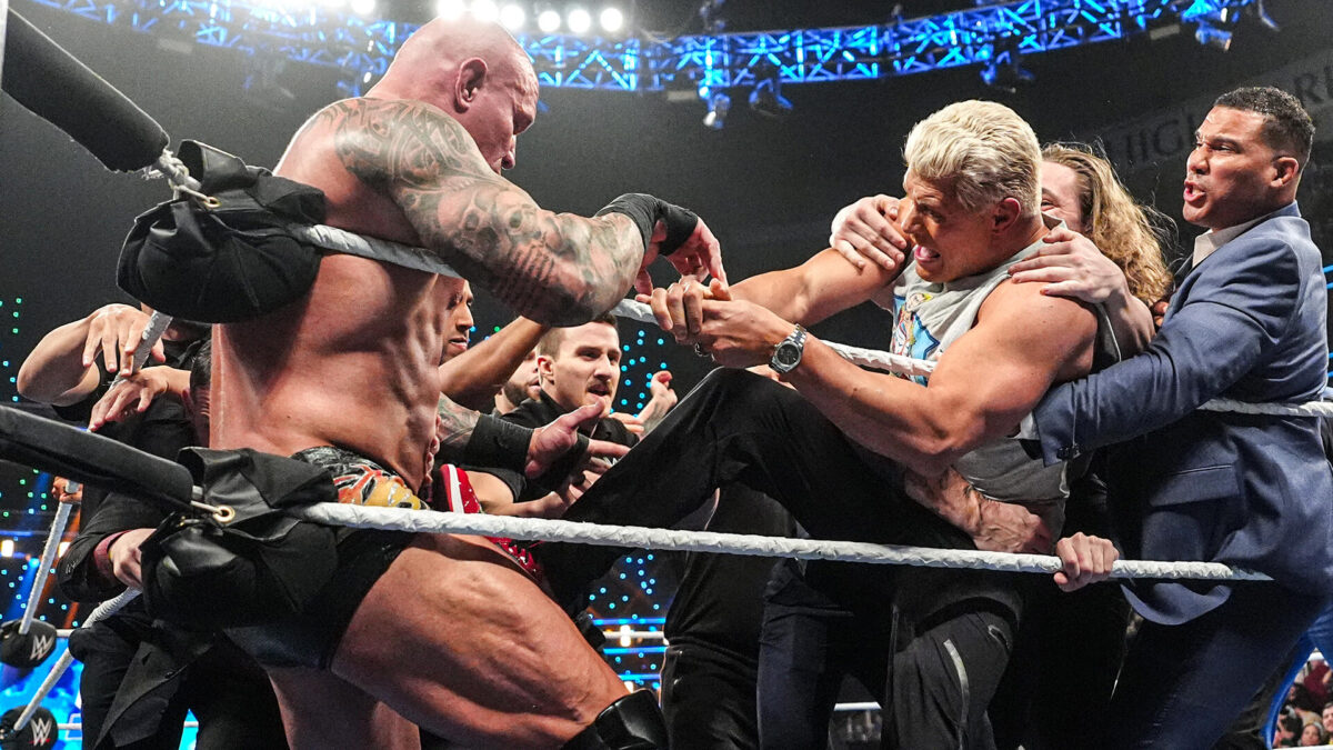 Cody Rhodes e Randy Orton protagonizaram uma briga caótica no SmackDown de 26 de março de 2026