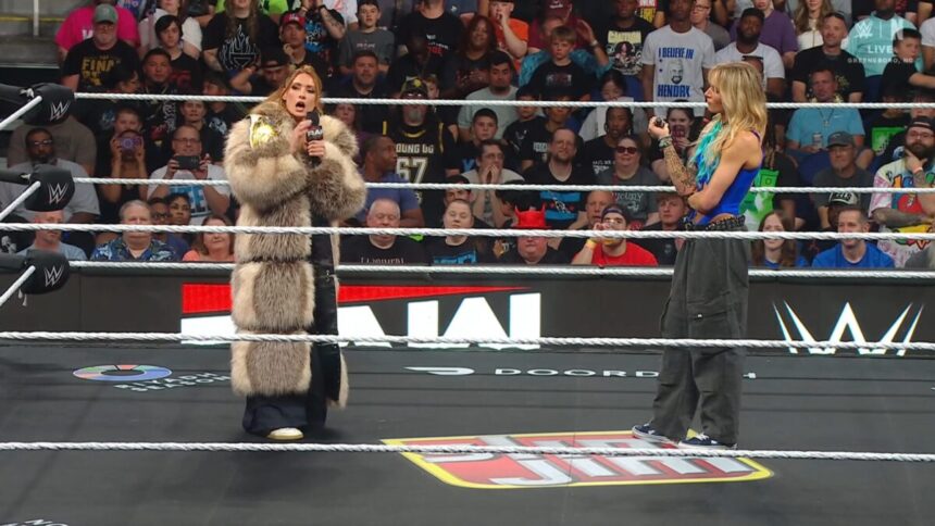 Becky Lynch e Sol Ruca em promo no RAW