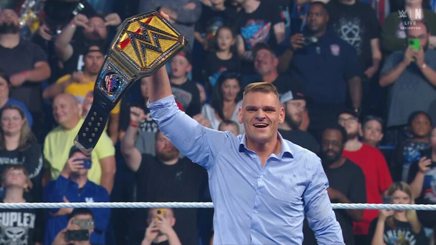 Gunther posa com Undipsuted WWE Championship no SmackDown