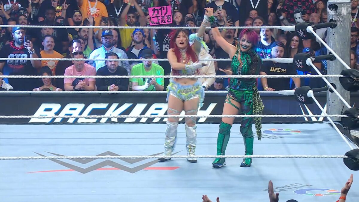 IYO Sky e Asuka durante o Backlash 2026