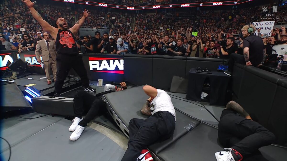 Jacob Fatu atacou Jimmy Uso, Jey Uso e Roman Reigns no RAW