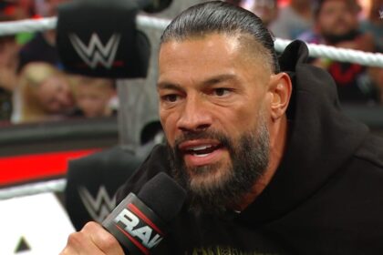 Roman Reigns durante o Monday Night RAW