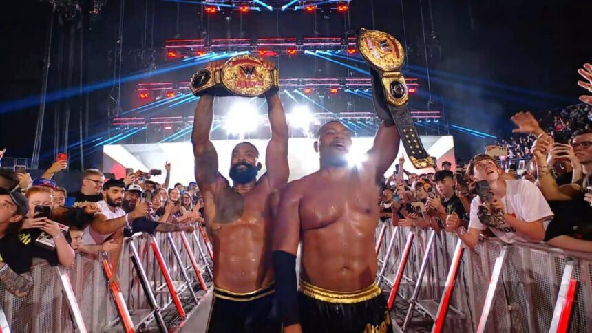 Street Profits com o World Tag Team Championship