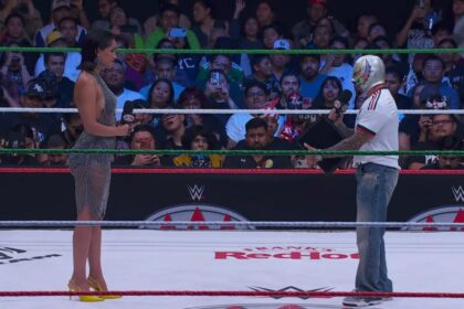 Andrea Bazarte e Rey Mysterio na Lucha Libre AAA