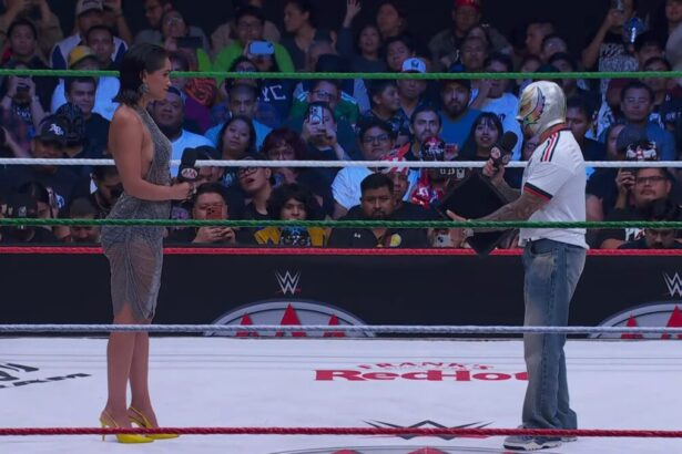 Andrea Bazarte e Rey Mysterio na Lucha Libre AAA