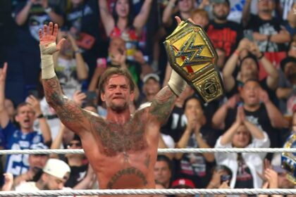 CM Punk com o Undisputed WWE Championship