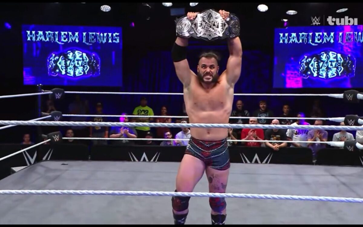 Harlem Lewis com o WWE Evolve Championship