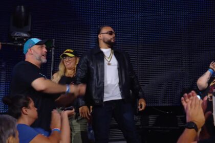 Mike Santana apareceu no NXT